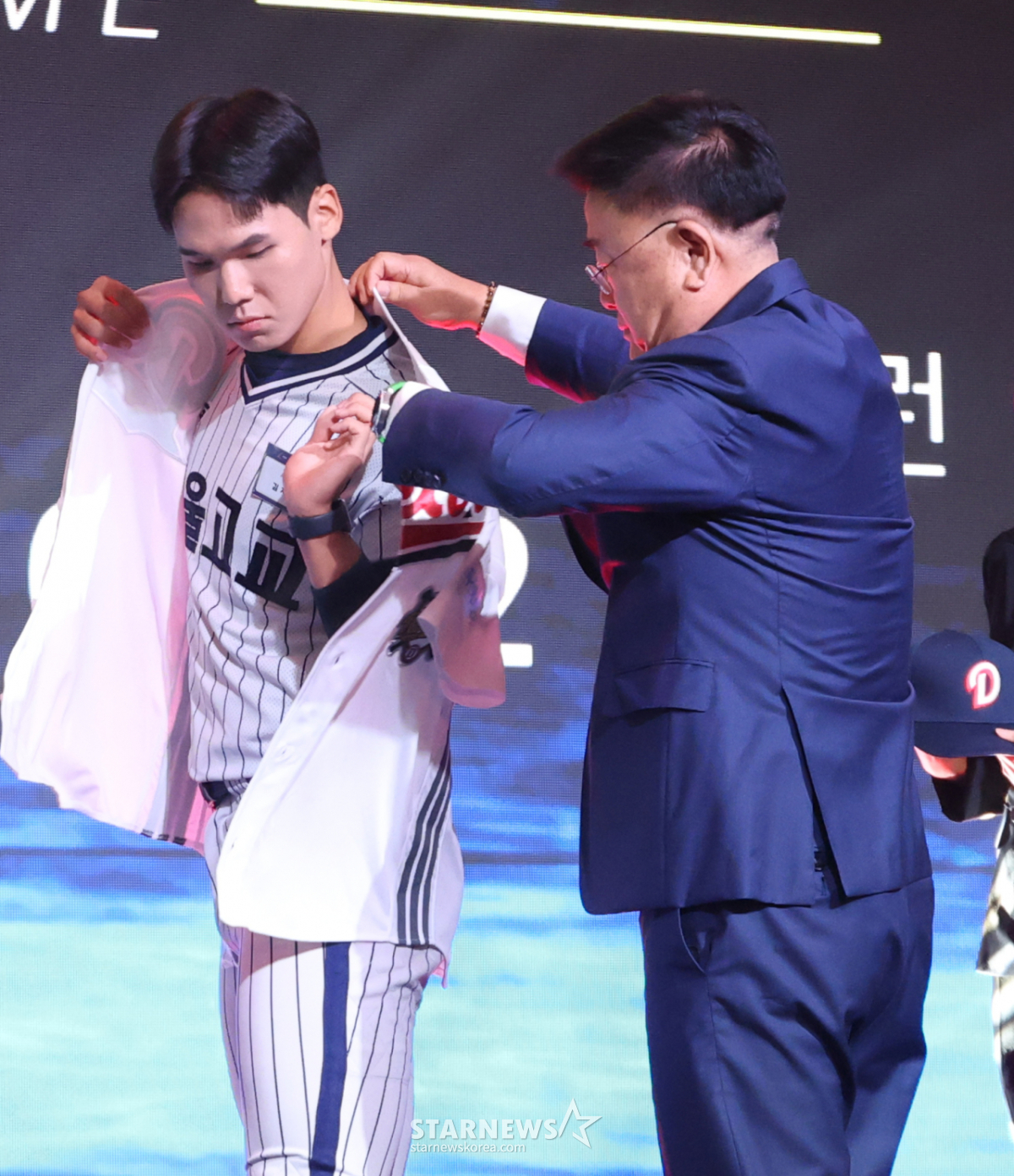 [포토] 두산 유니폼 입는 1R 2위 김지우
