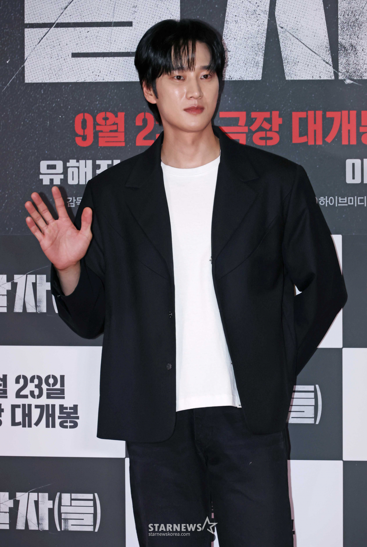 안보현 '시크한 손인사'[★포토]