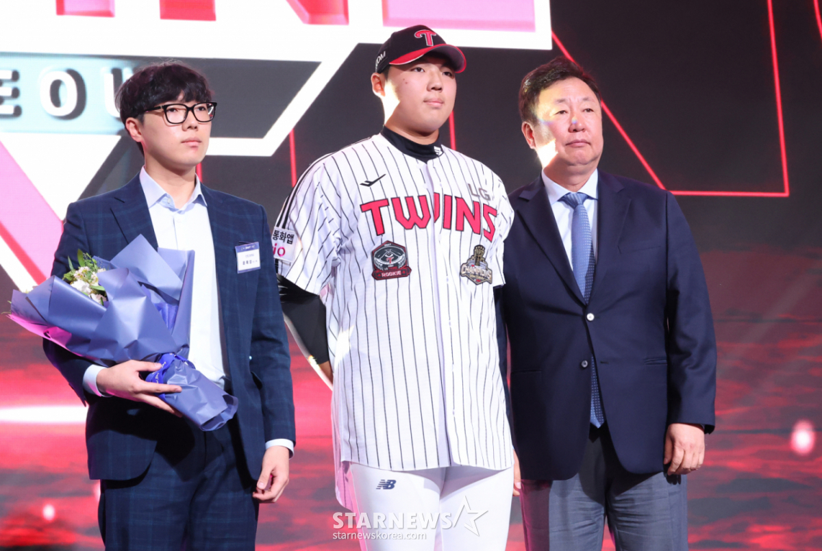 '10번째에도 157㎞ 원석이 남았다' LG는 왜 즉시 전력보다 '천장'을 봤나... 포수 랭킹 1위까지 '알뜰살뜰' 챙겼다