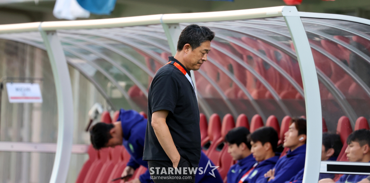 [포토]'사우디아라비아전 구상하는' 이민성 감독