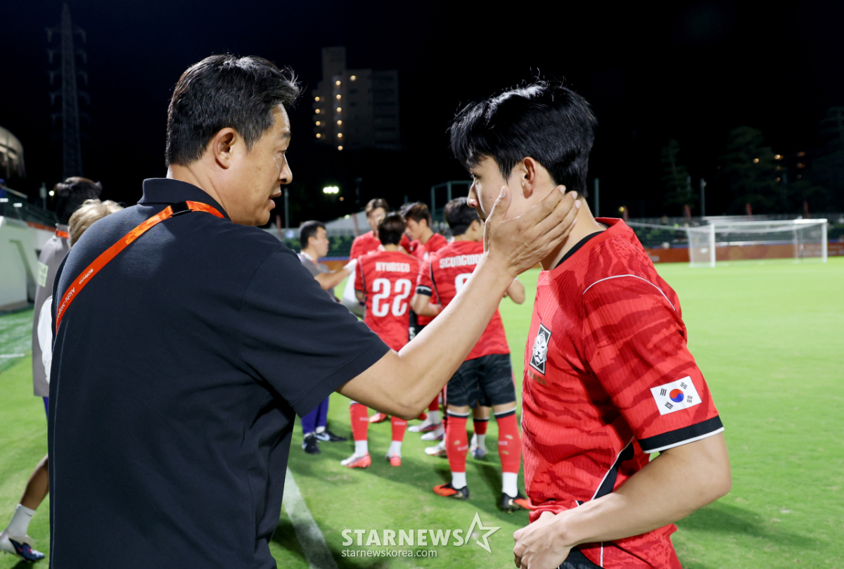 [포토]'하고싶은 거 다 해봐!' 이민성 감독
