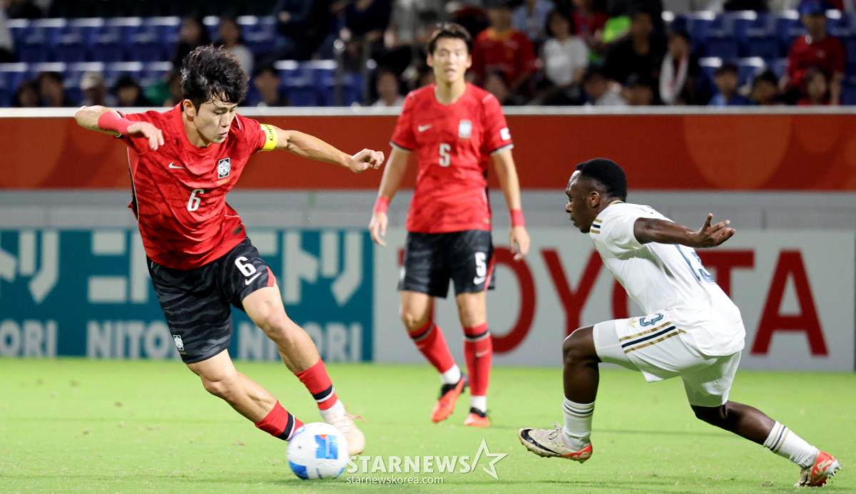 [포토]'볼 줄곳 찾는' 이기혁