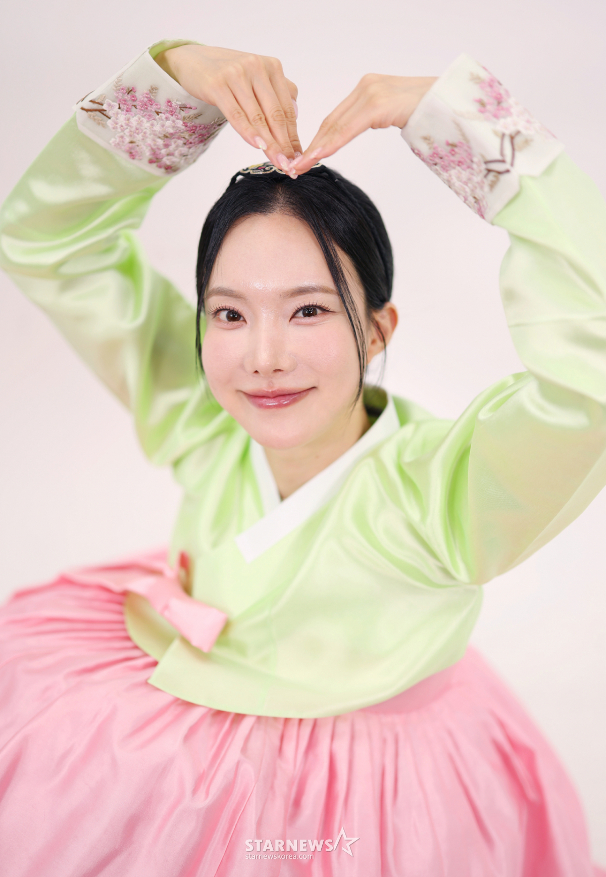 '새댁' 김나희, 결혼 후 첫 추석 "♥남편·시부모님과 함께 힐링 연휴" [한복인터뷰①]
