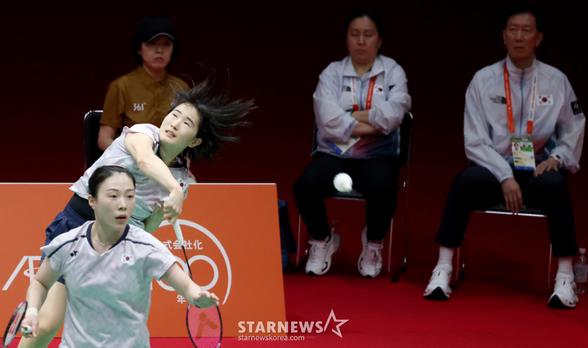 [포토]'반드시 이겨야하는' 3경기 출전한 복식 정나은과 김혜정
