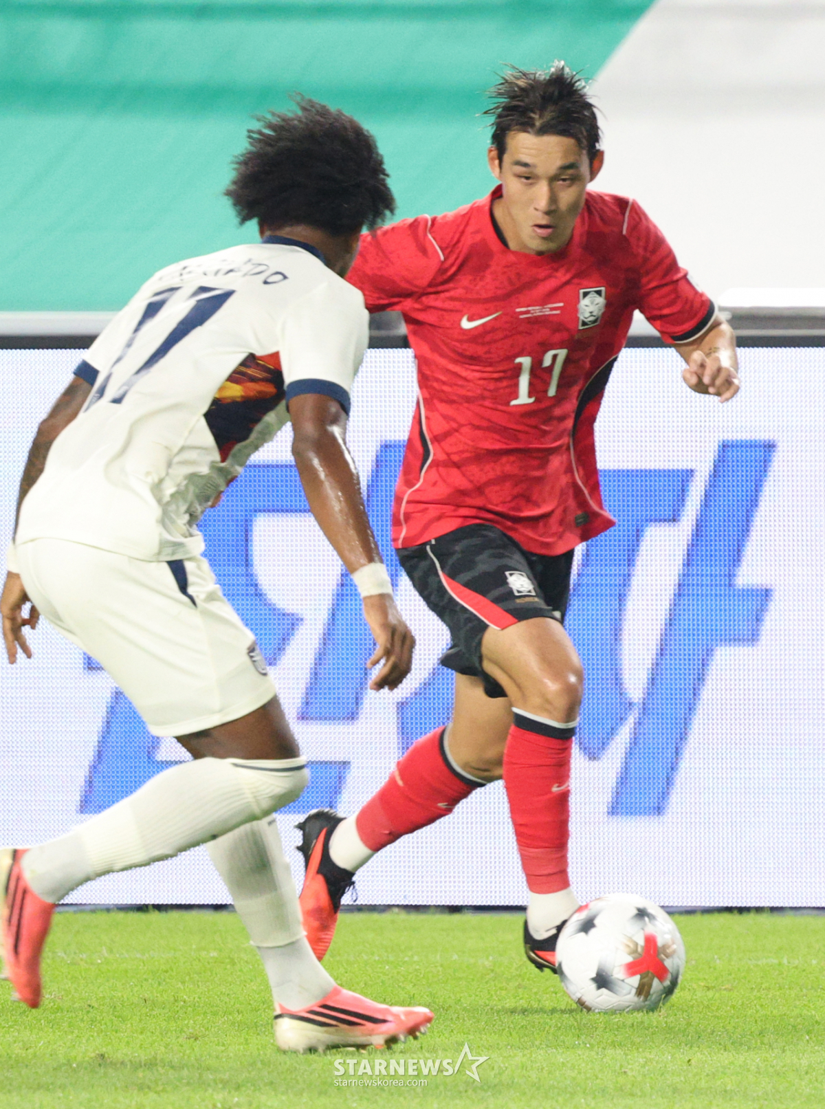 [포토] 송민규 '사이드 돌파란 이런 것'