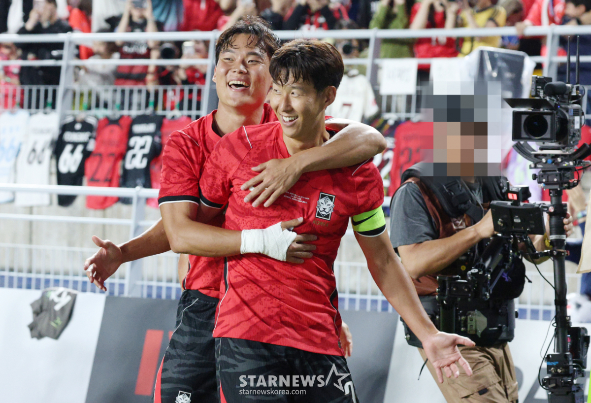 [포토] 손흥민-오현규 '손오공 프로젝트 잭팟'