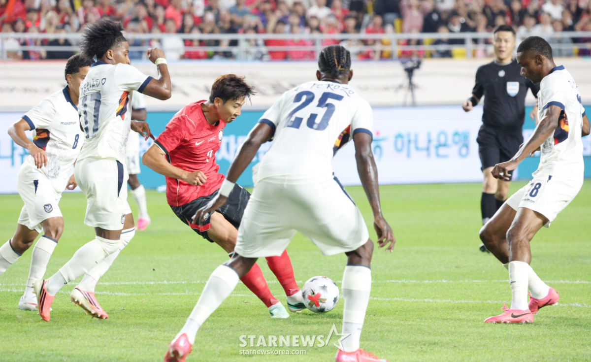 [포토] 사면초가 손흥민, 이럴 땐 킬패스