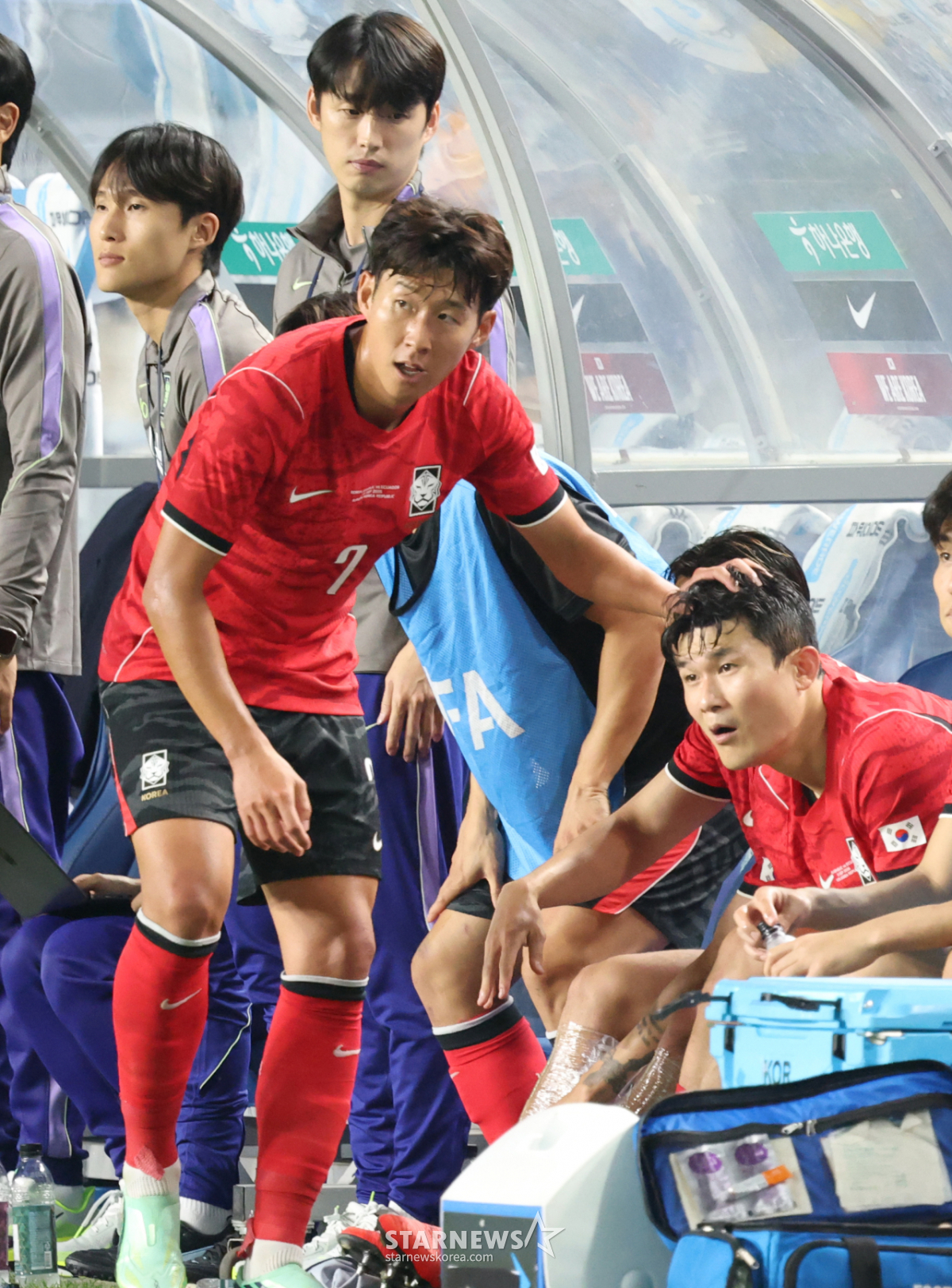 [포토] 손흥민 '땡큐 김민재'