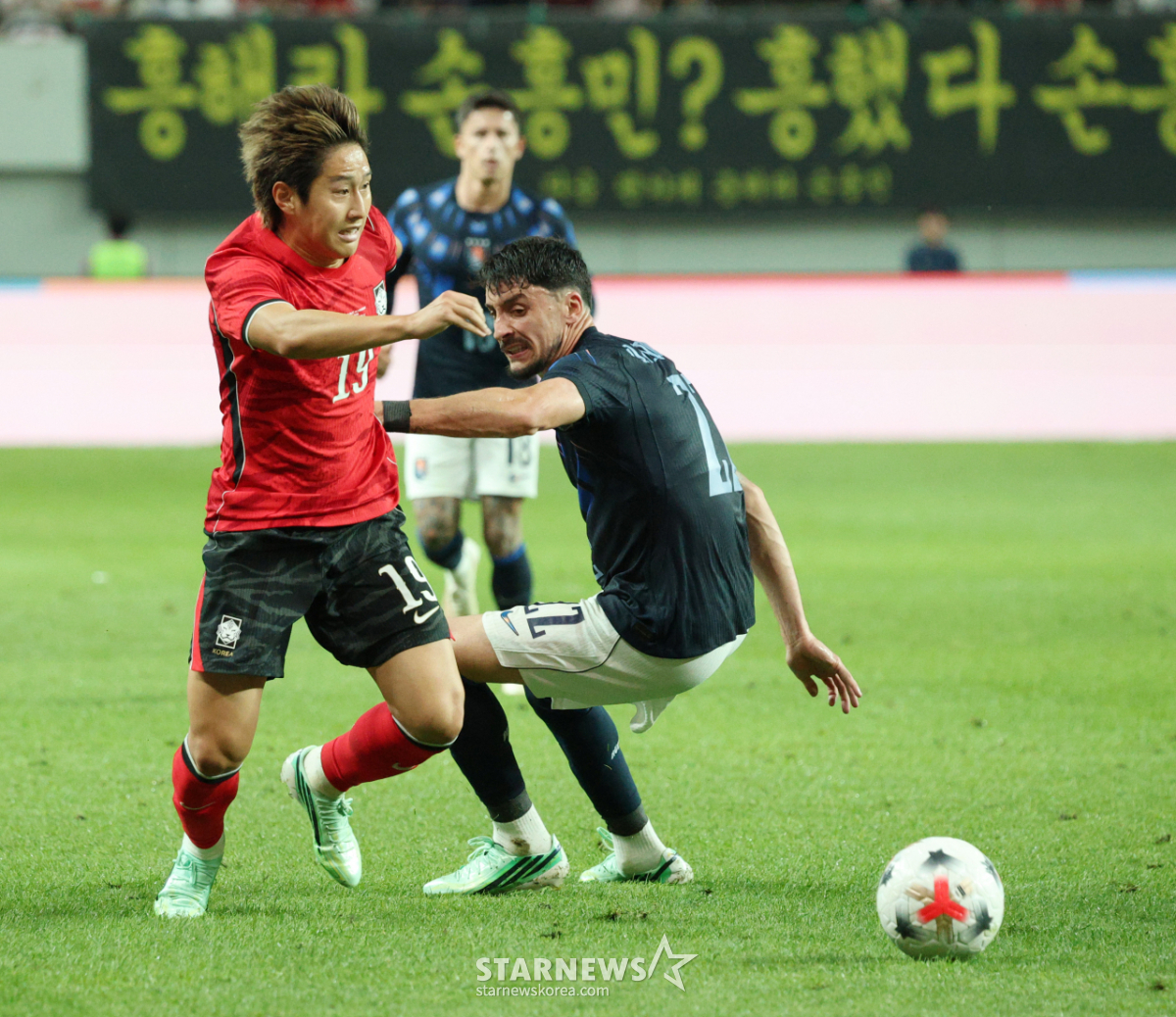 [포토] 이강인 '캡틴을 찾아라'