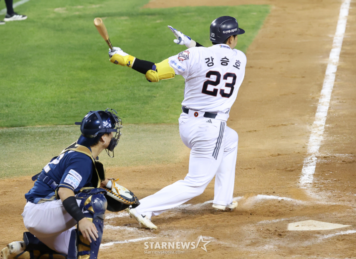 [포토] 강승호, 캐네디 스코어 만드는 역전타