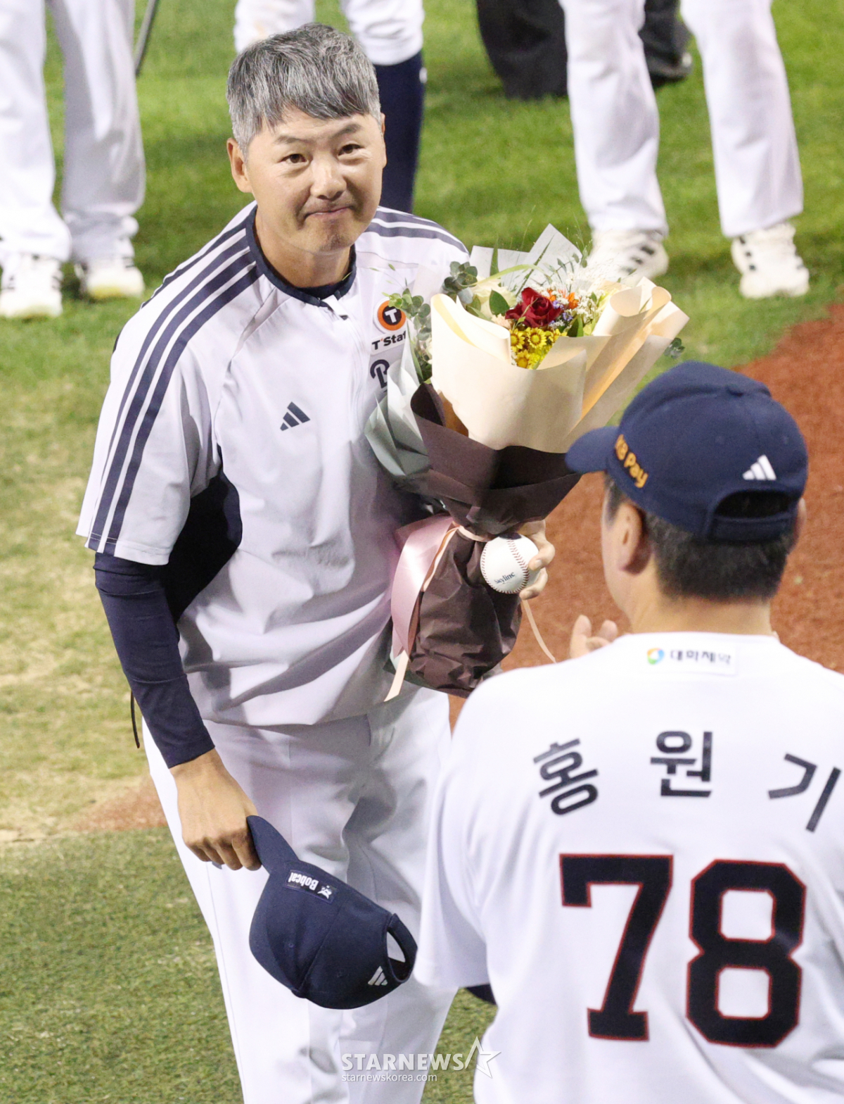[포토] 300승 김원형 '그저 감사합니다'