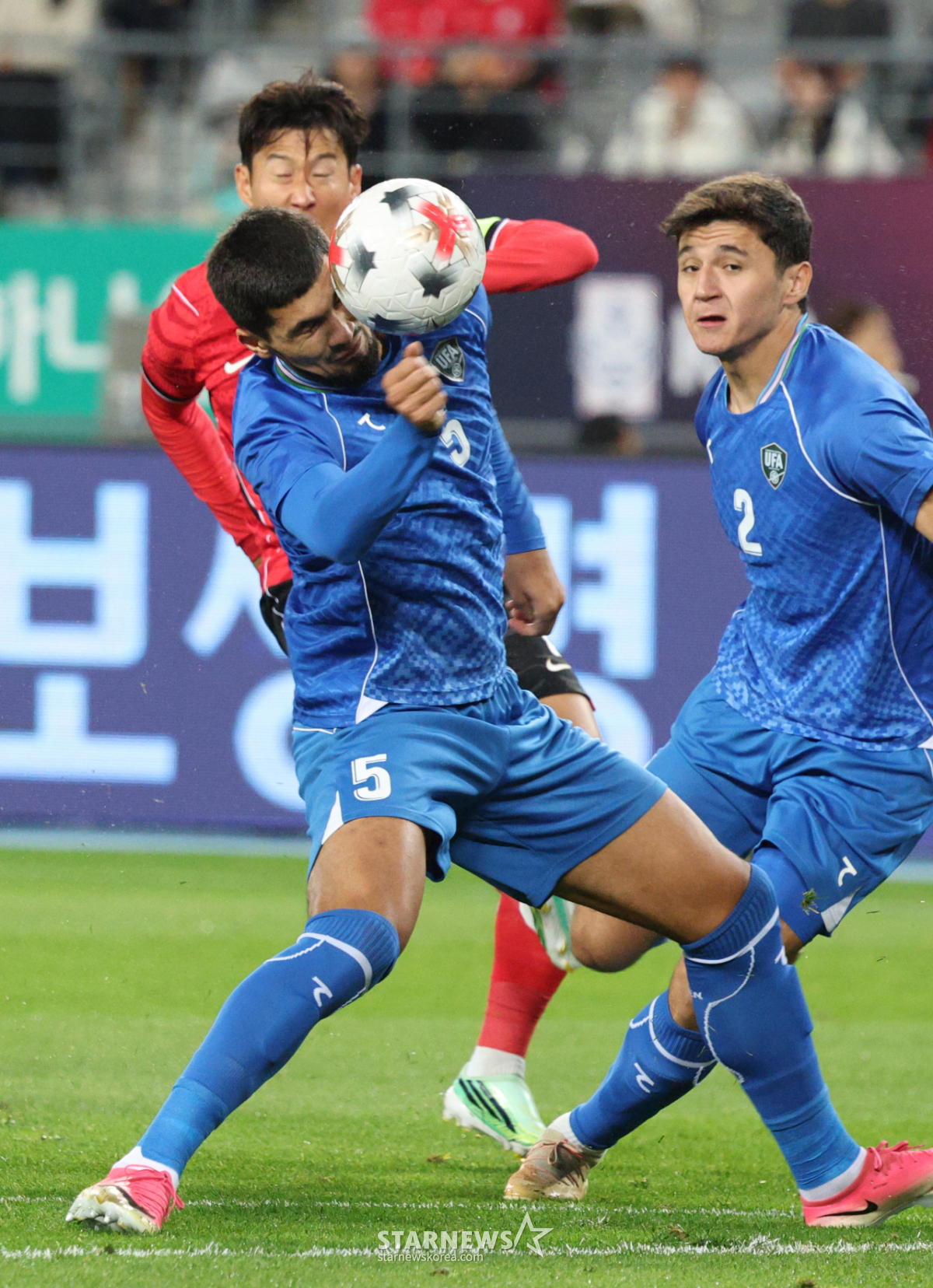[포토] 손흥민 58호골 만든 우로조프 핸드링