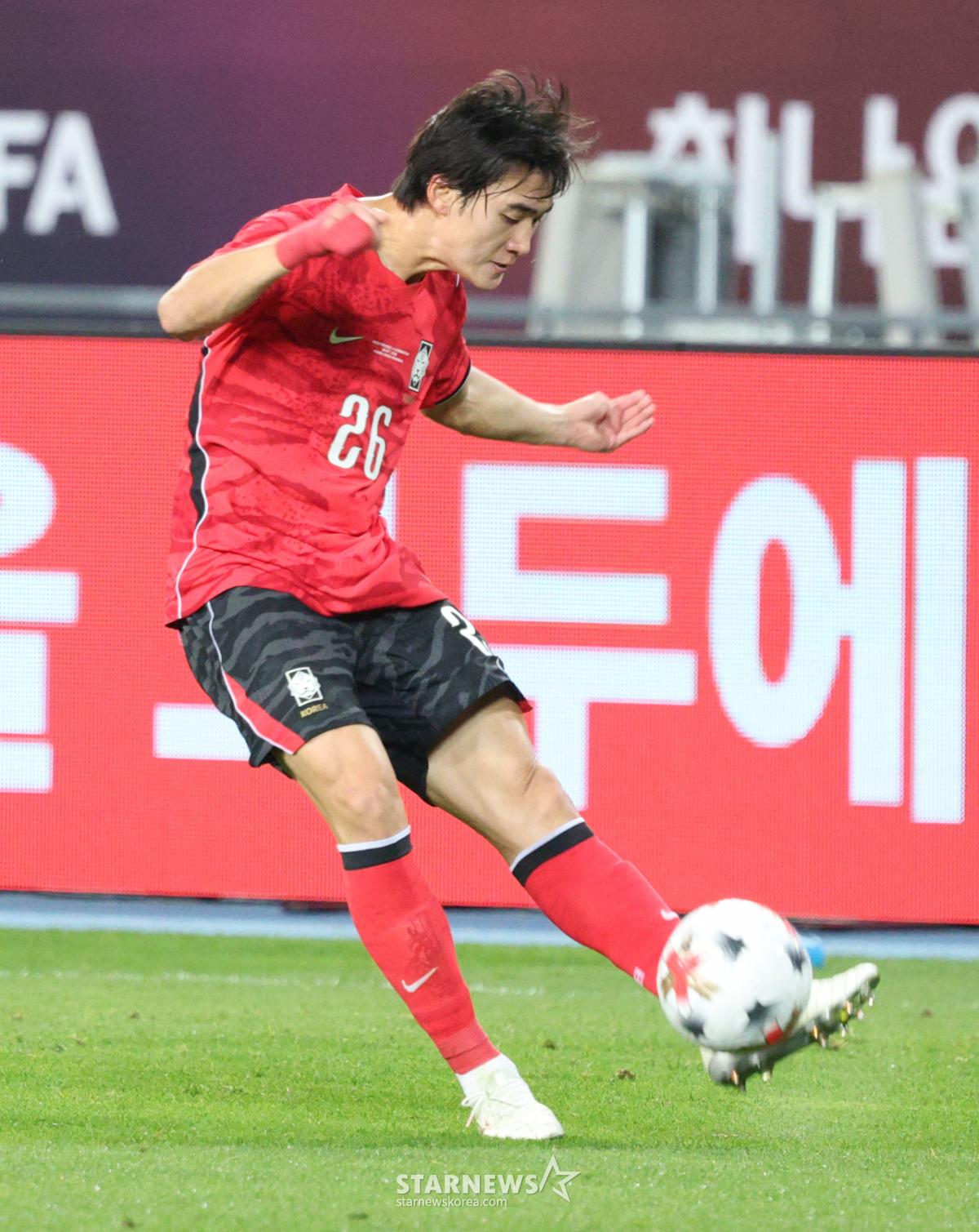 [포토] 조현택, 강렬한 크로스