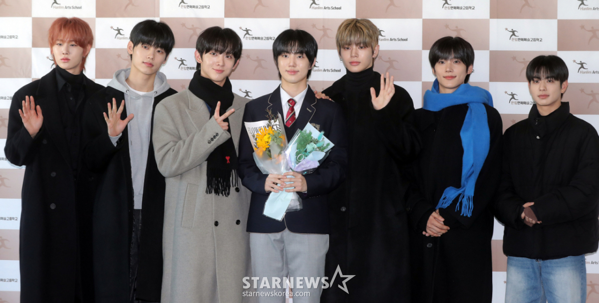 Graduation Group Shot Ulsan Hyundai Mobis to Invite Boy Group EVNNE for Pre-Game Shot at Home ...
