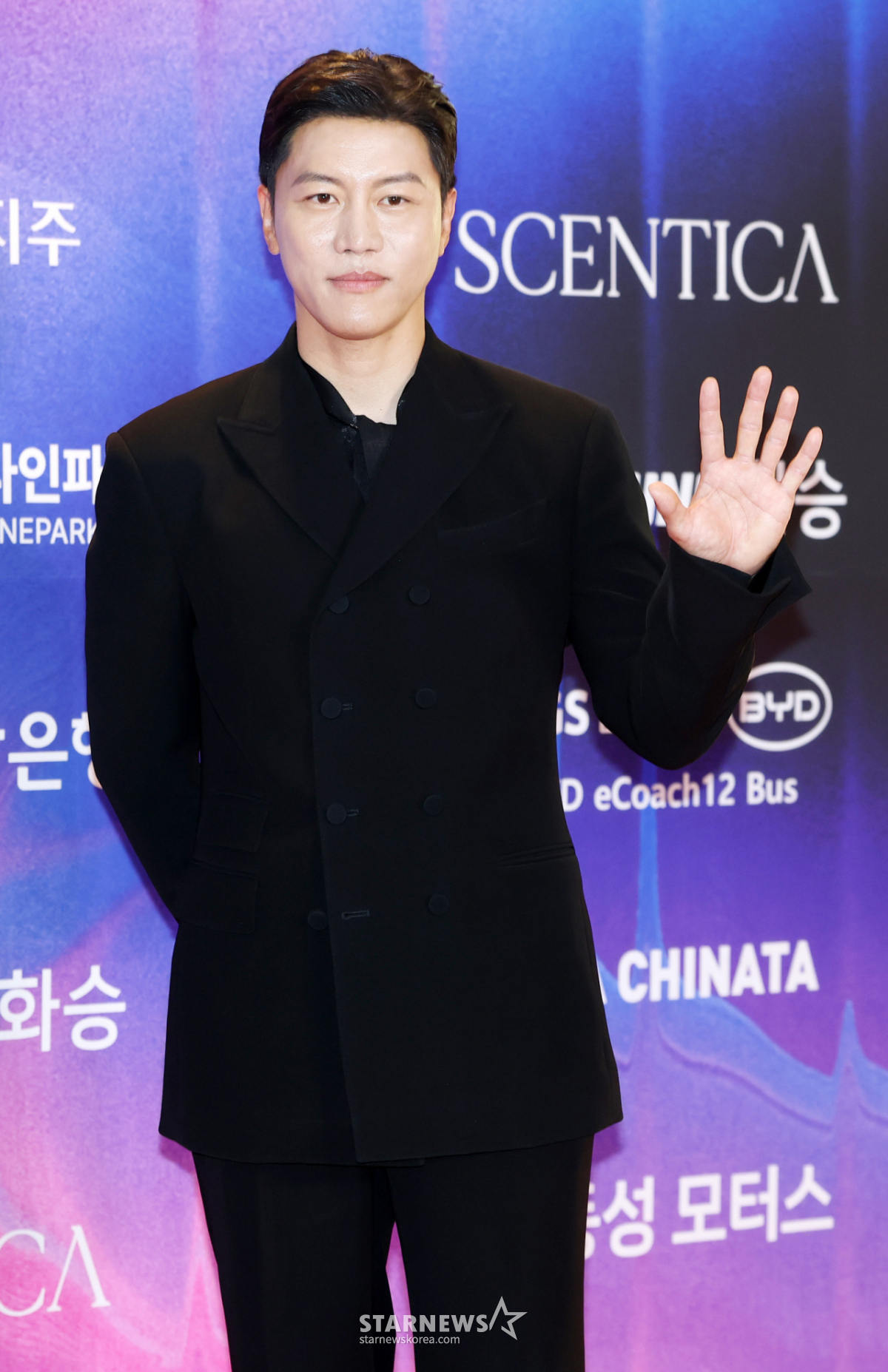 '호프' 음문석, 남우조연상 품었다 "미친 영화..황정민→조인성 사랑해"[부일영화상]