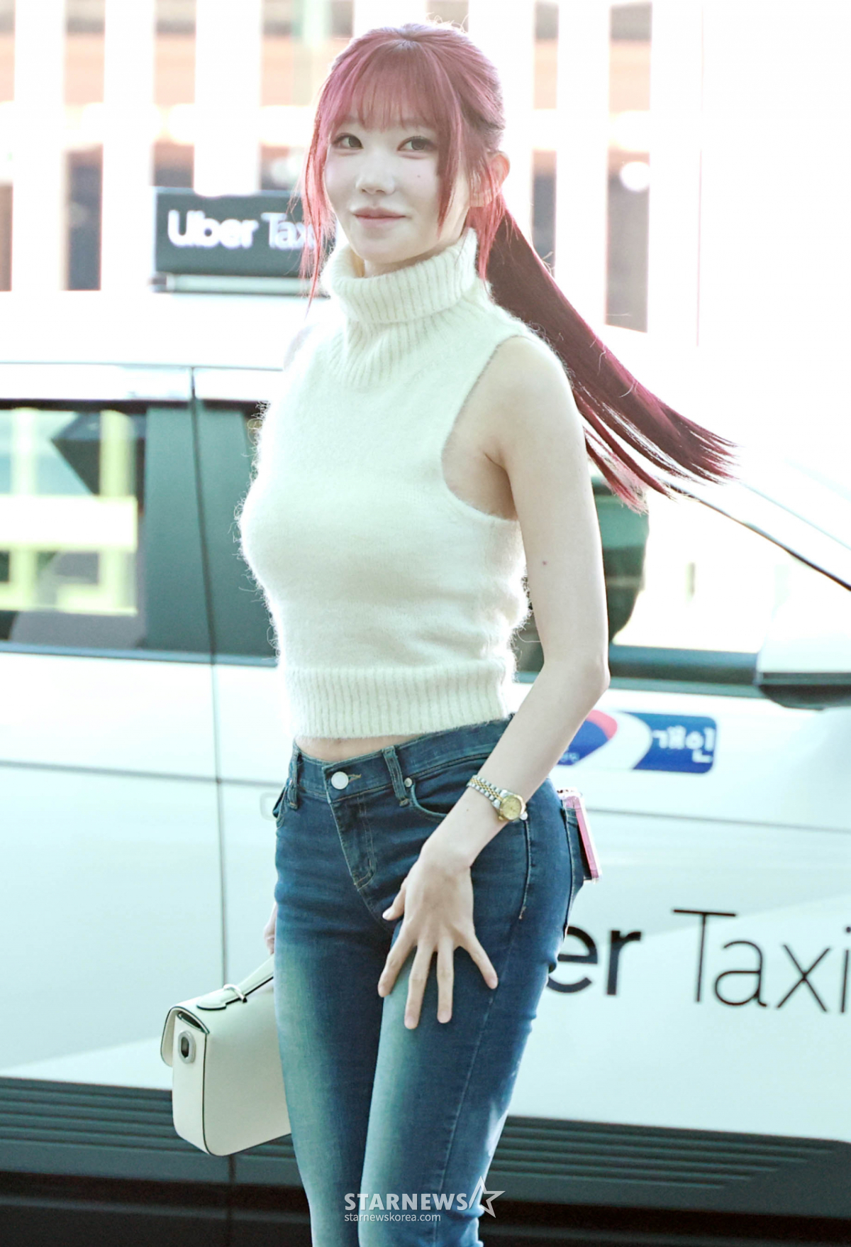 QWER 마젠타 'S라인 턴~'[★포토]