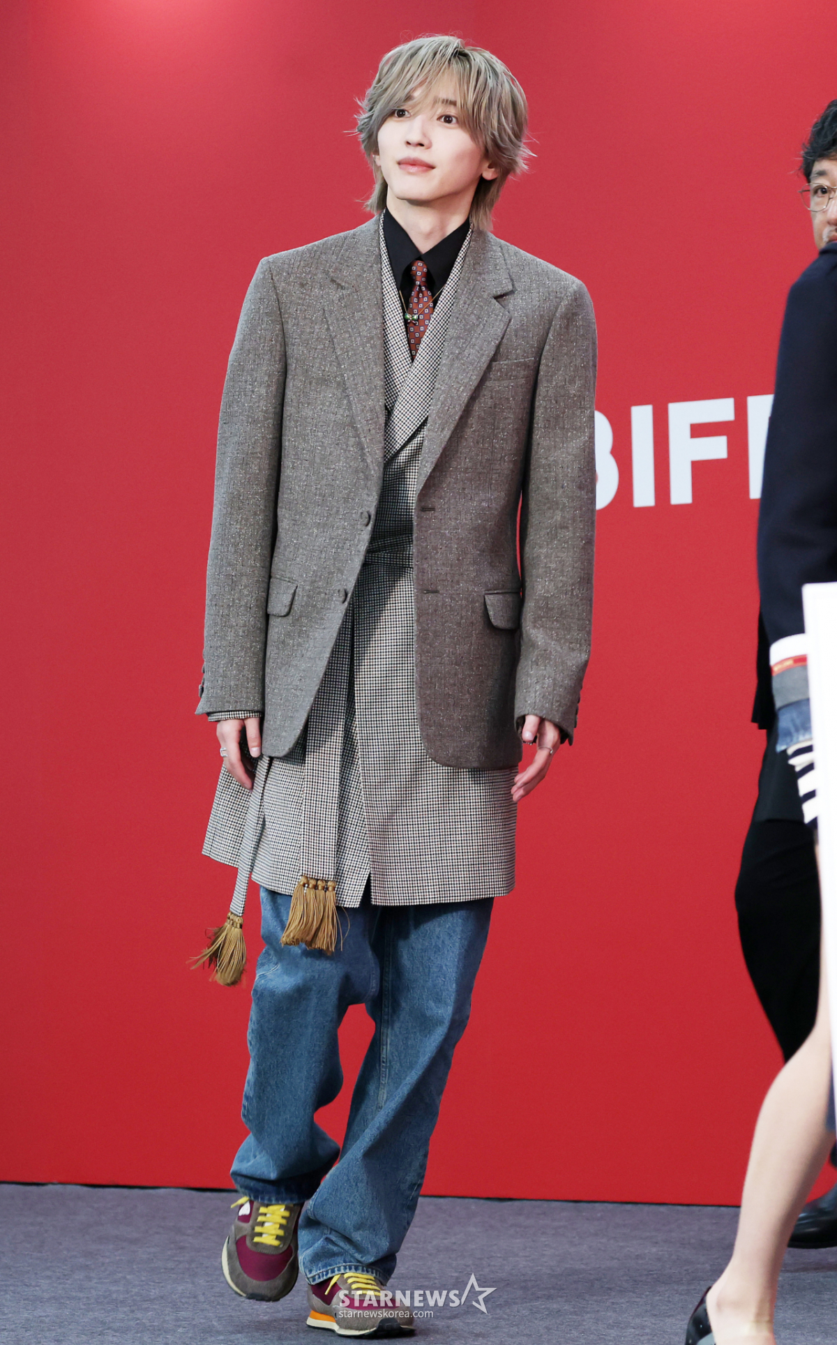 미치에다 ?스케, 이것저것 겹쳐입은 패션[★포토]