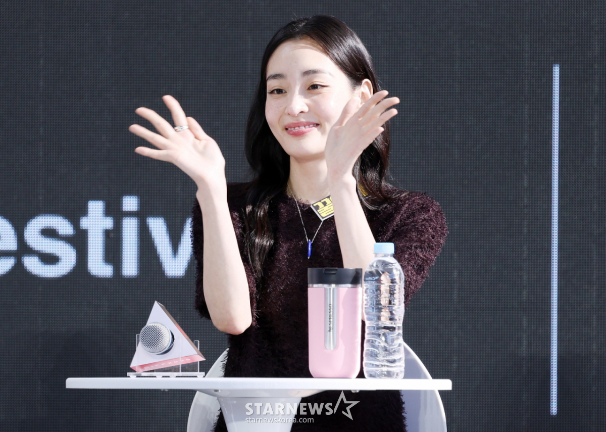'꿀알바' 김민하, 부국제 접수 안방마님..미모 반짝 [31회 BIFF]