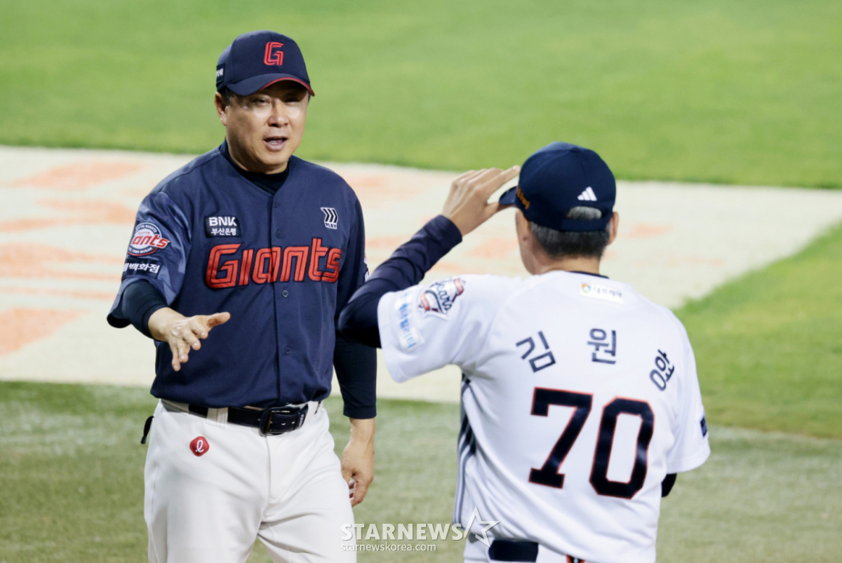 '7위·7위·7위→3년 24억 계약 만료' 롯데 김태형 마지막 인사 "수고해 준 선수단·팬들께 진심으로 감사"