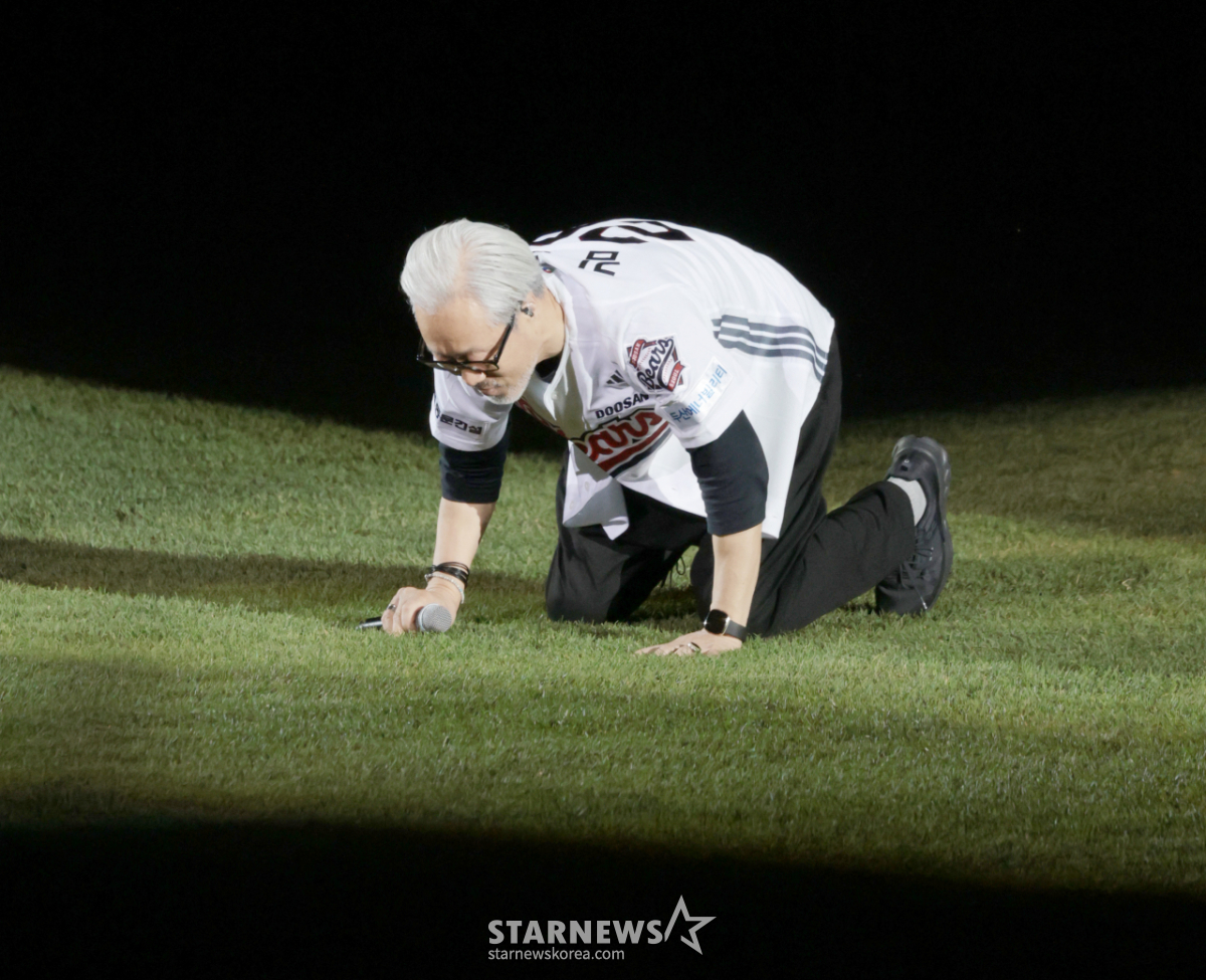 [Quick Snap] 'Farewell to Jamsil Stadium with a Kiss on the Ground' Kim ...