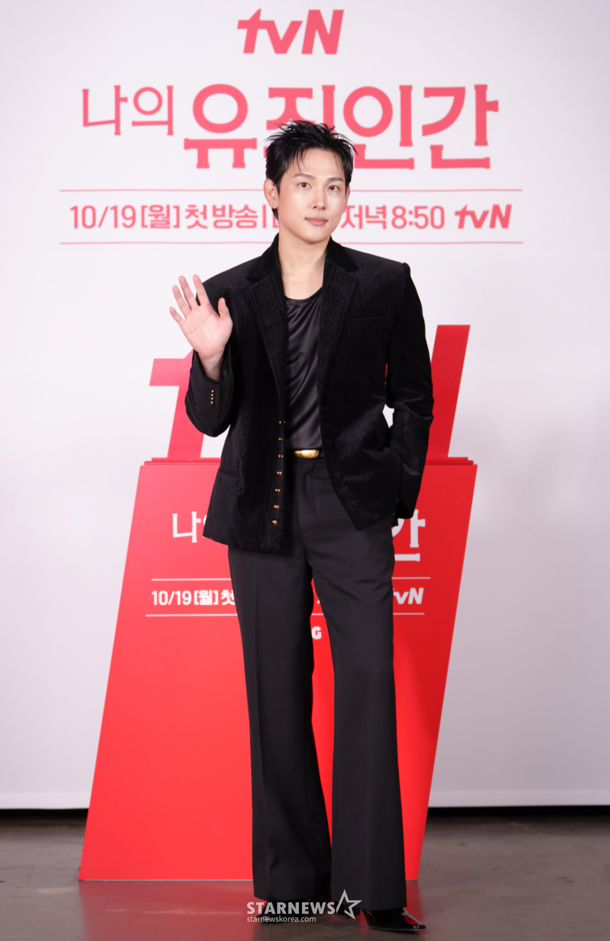 임시완 '시크한 손인사'[★포토]