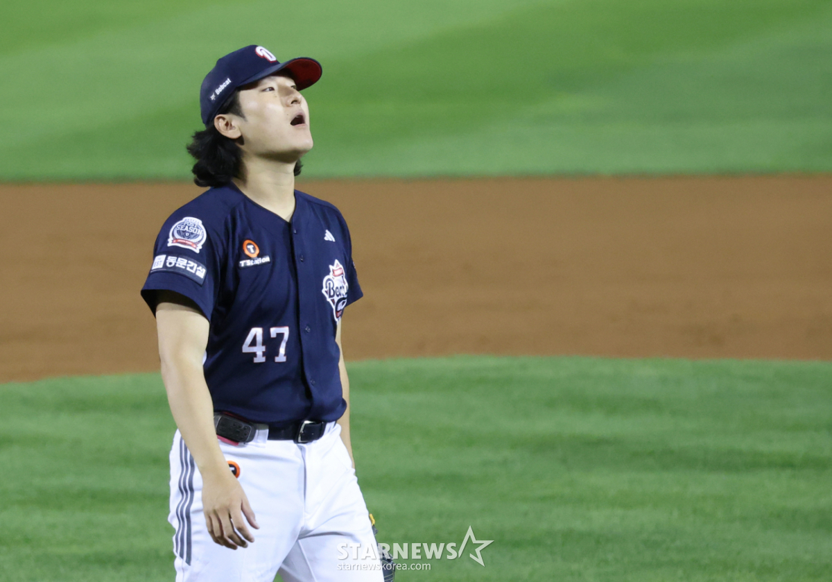 [포토] 곽빈 '아, 볼이 빠졌어'