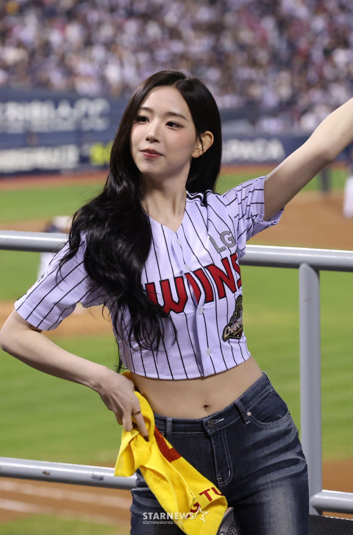 "LG가 이기는 게 너무 간절했다" 트리플S 김채연, 앉을 틈 없었다→예정 없던 치어리딩까지 자청... '3전 3승' 승리요정 등극