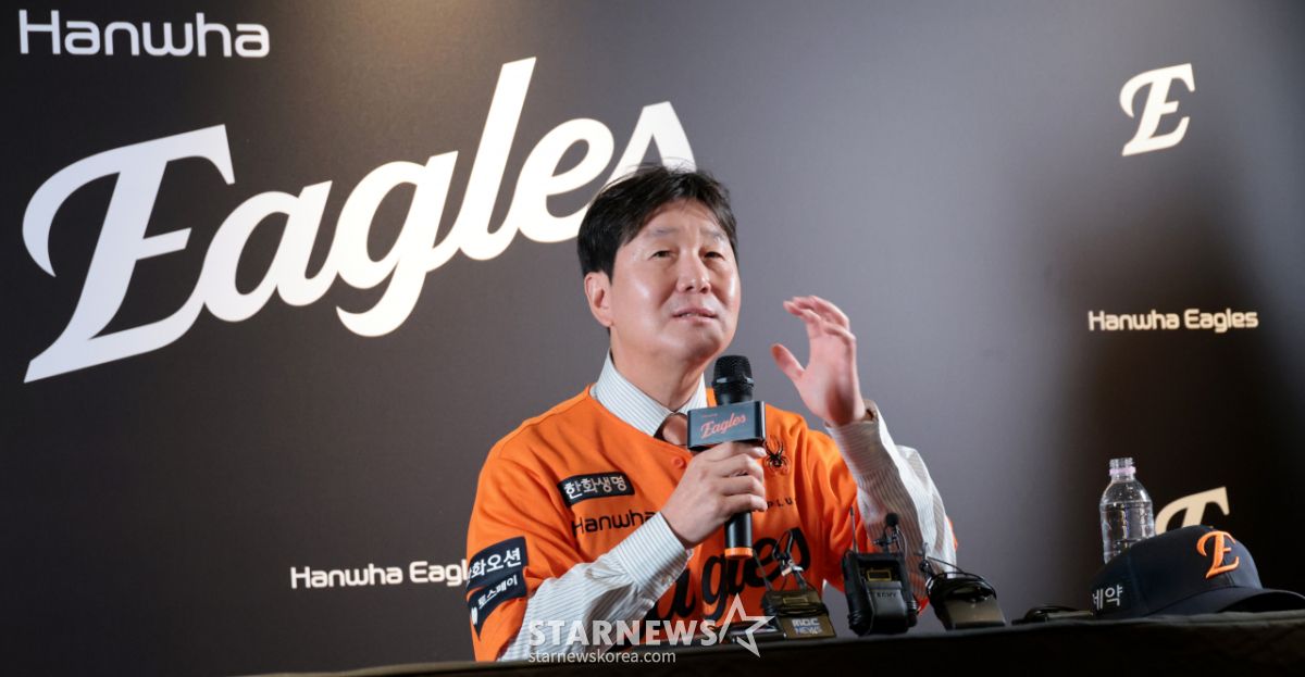 [포토] '기자들과 일문일답' 한화이글스 15대 감독으로 취임한 류지현 감독