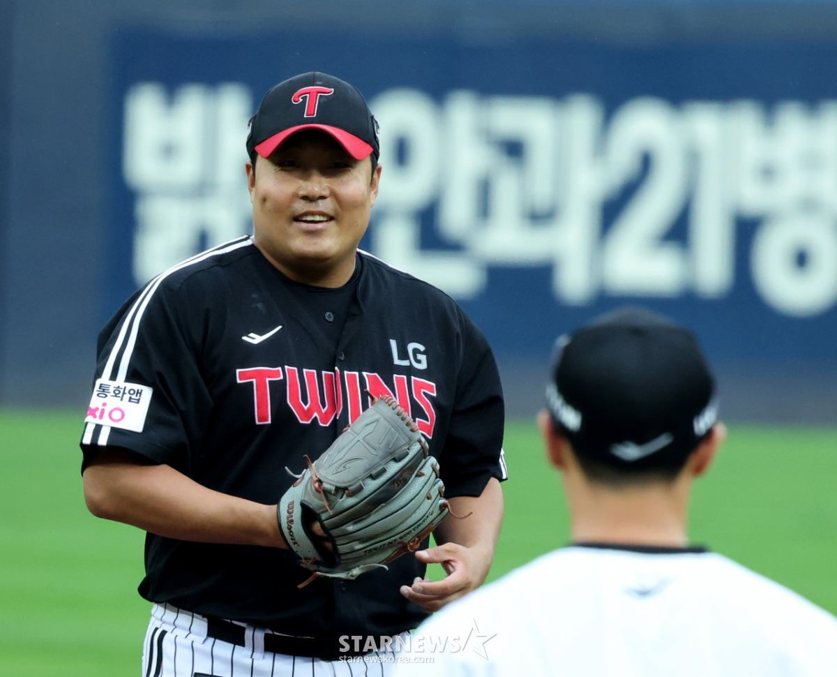 [포토] '무실점 중간계투' 이우찬