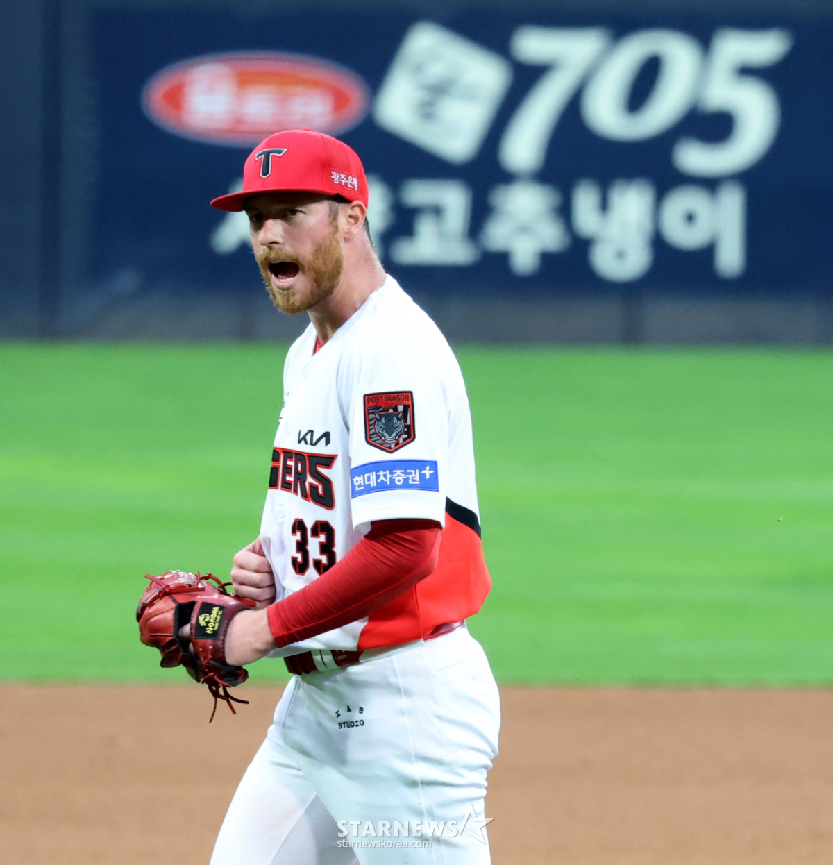 [포토] 5-2로 앞선 기아 '6이닝 2실점 환호' 올러