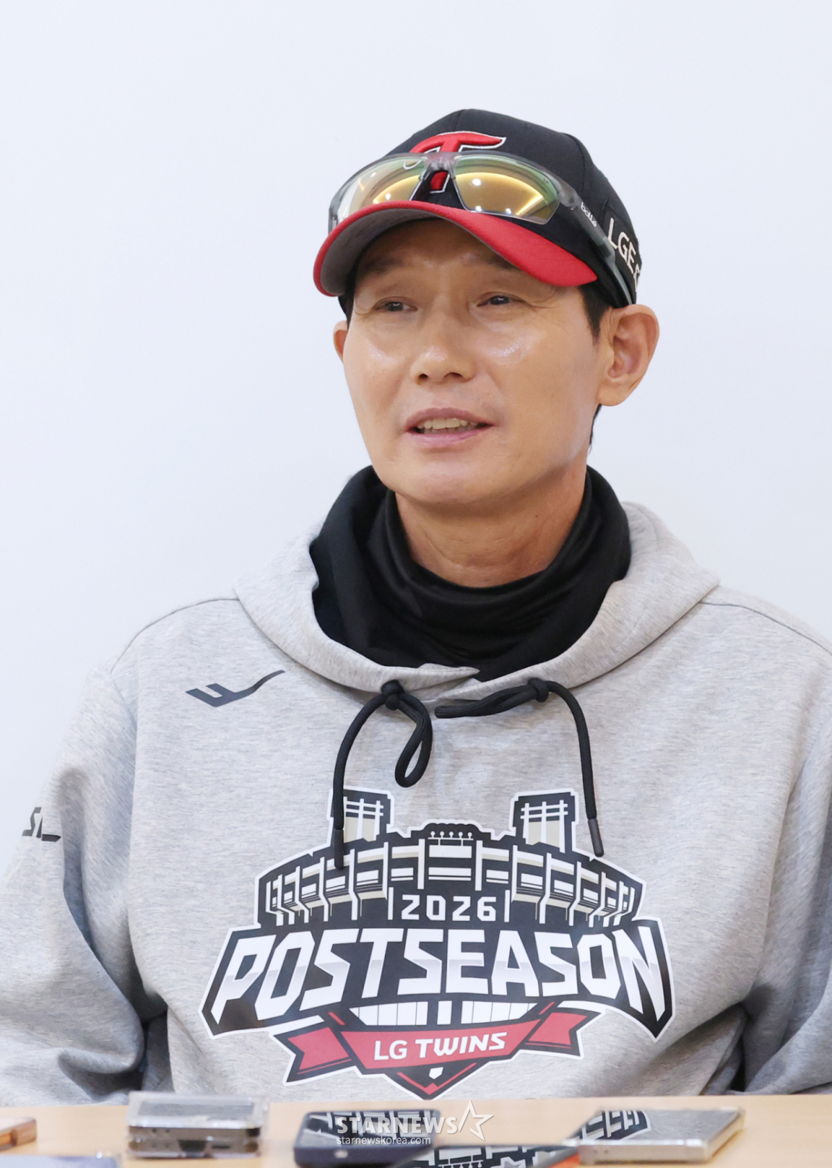 홍창기 빼고 '무릎 부상' 오지환 2번이라니... 벼랑 끝 LG 염경엽 마지막 승부수 "물꼬 터주는 타자 나와야 한다" [준PO3 현장]