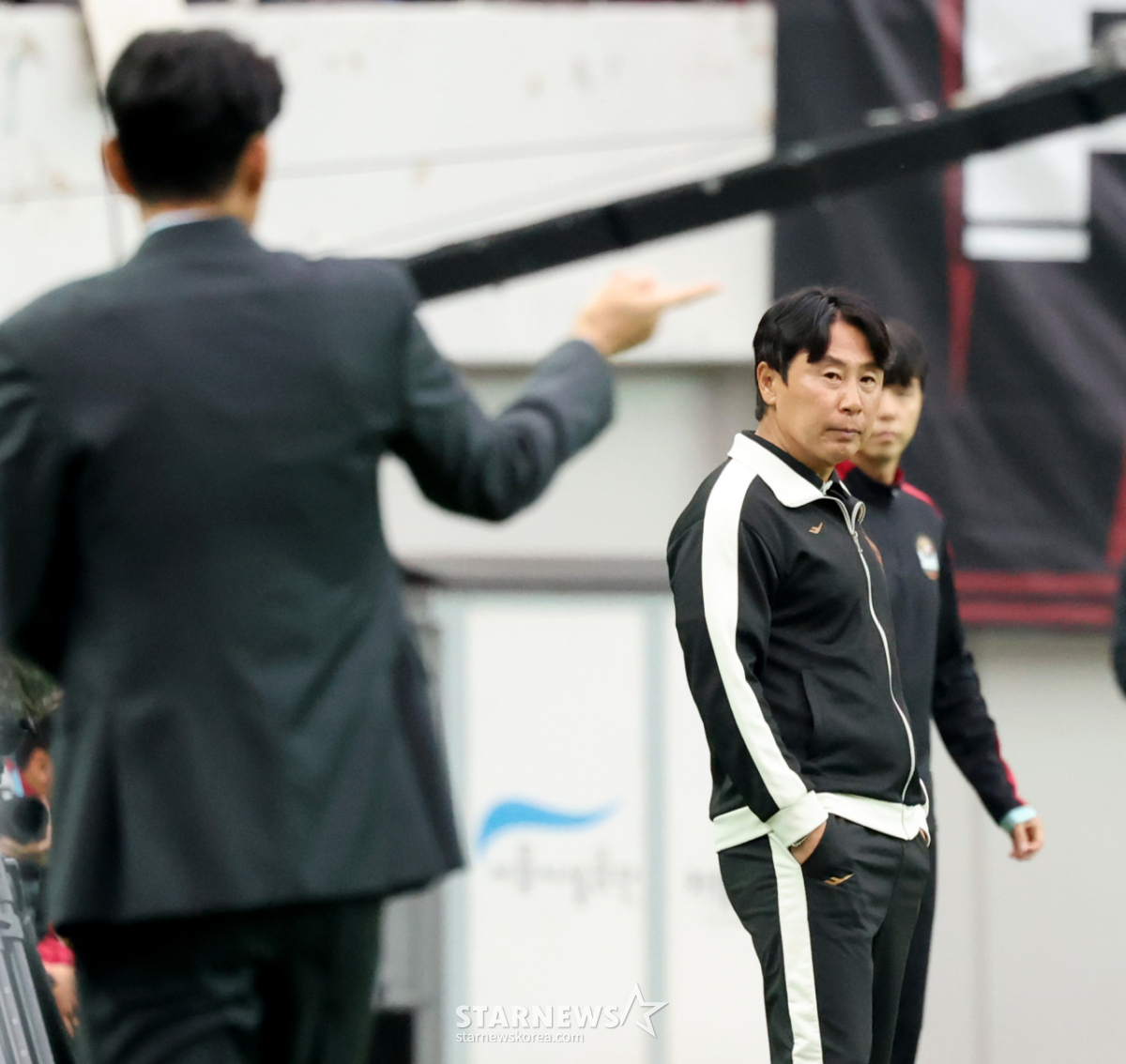 [포토] '강원 파상공세가 거세구나' 김기동 감독