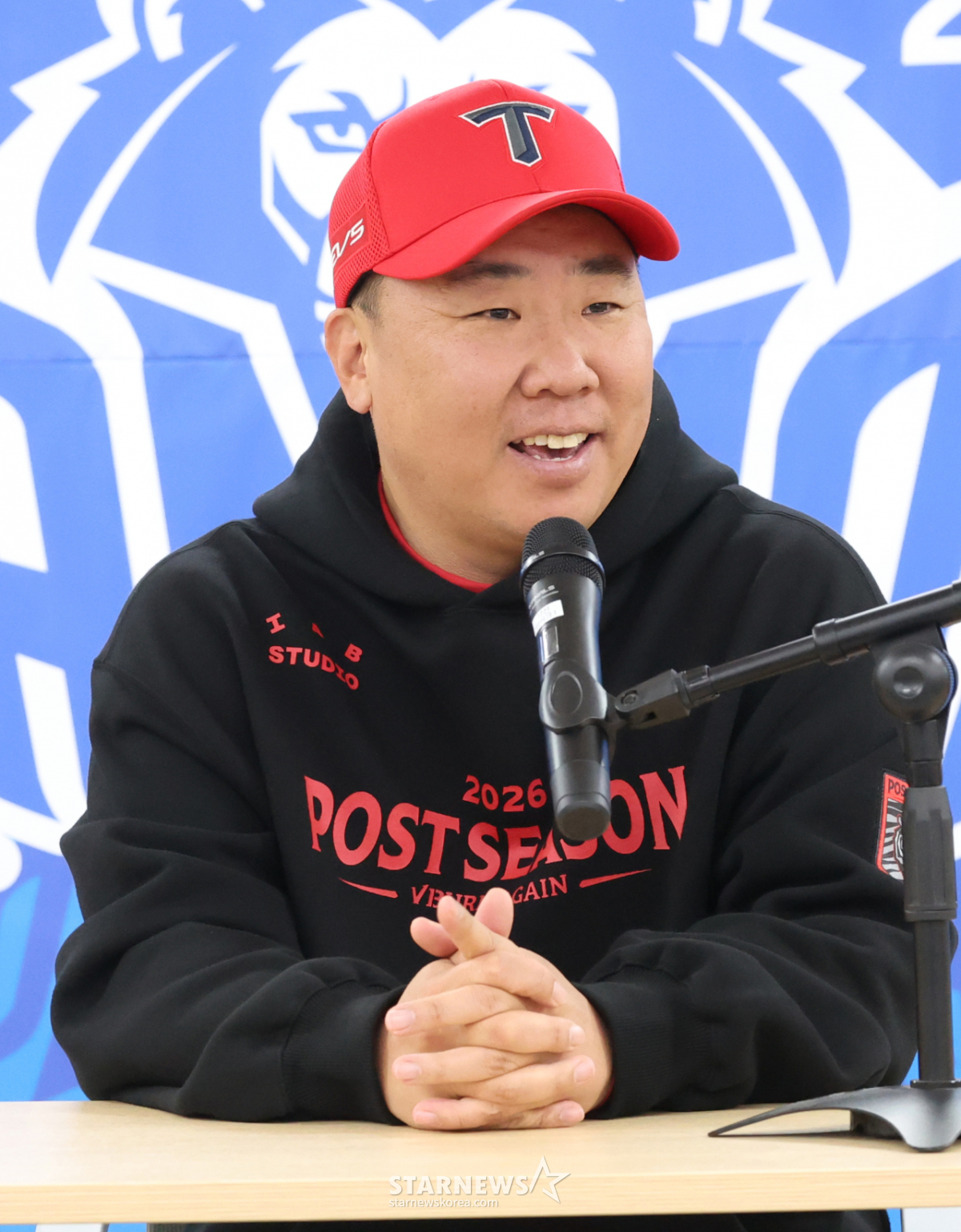 [포토] 이범호 감독 '하늘이 돕는 걸까요'