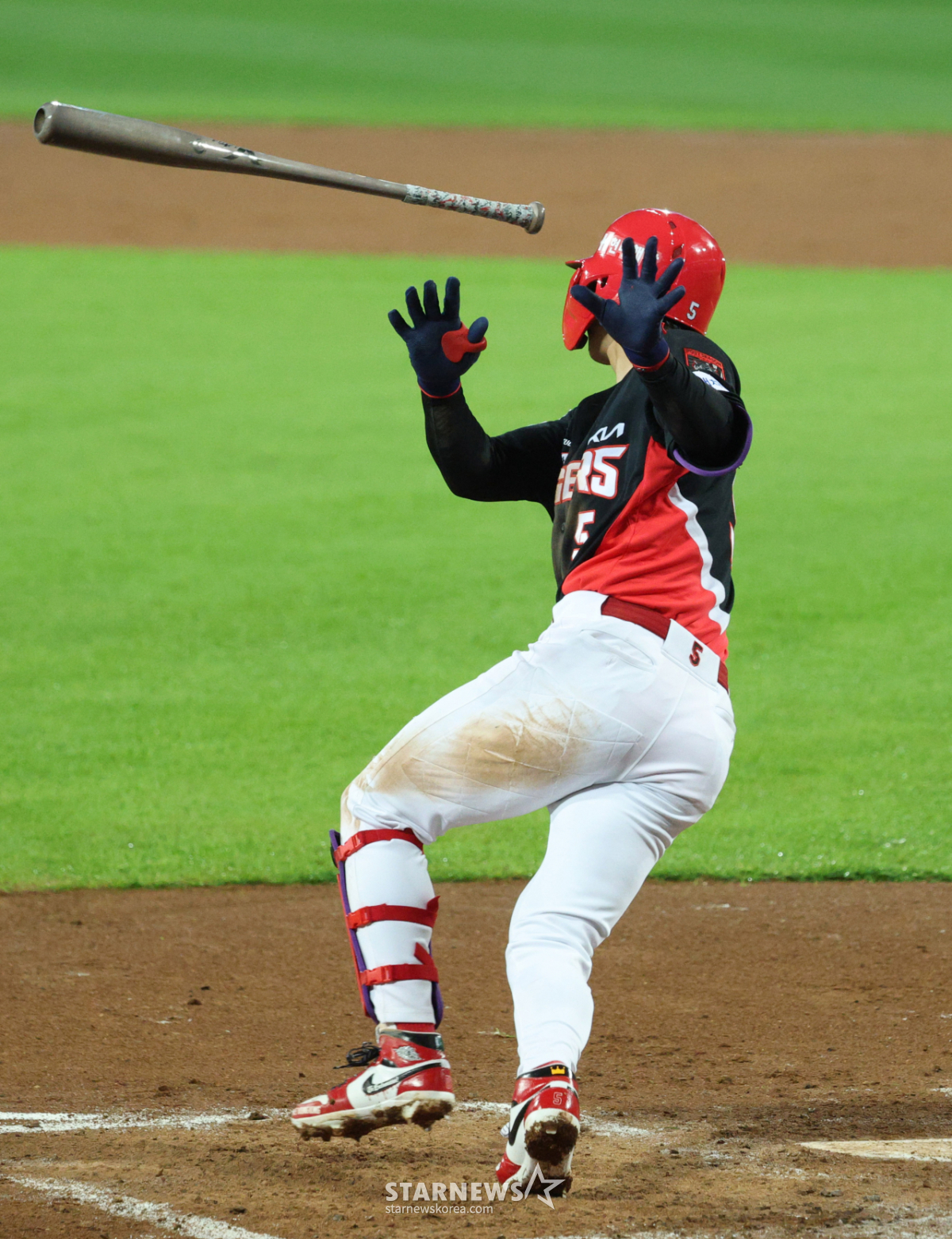 Baseball] SSG's Kim Do-young: The home run champion's stolen base shook ...