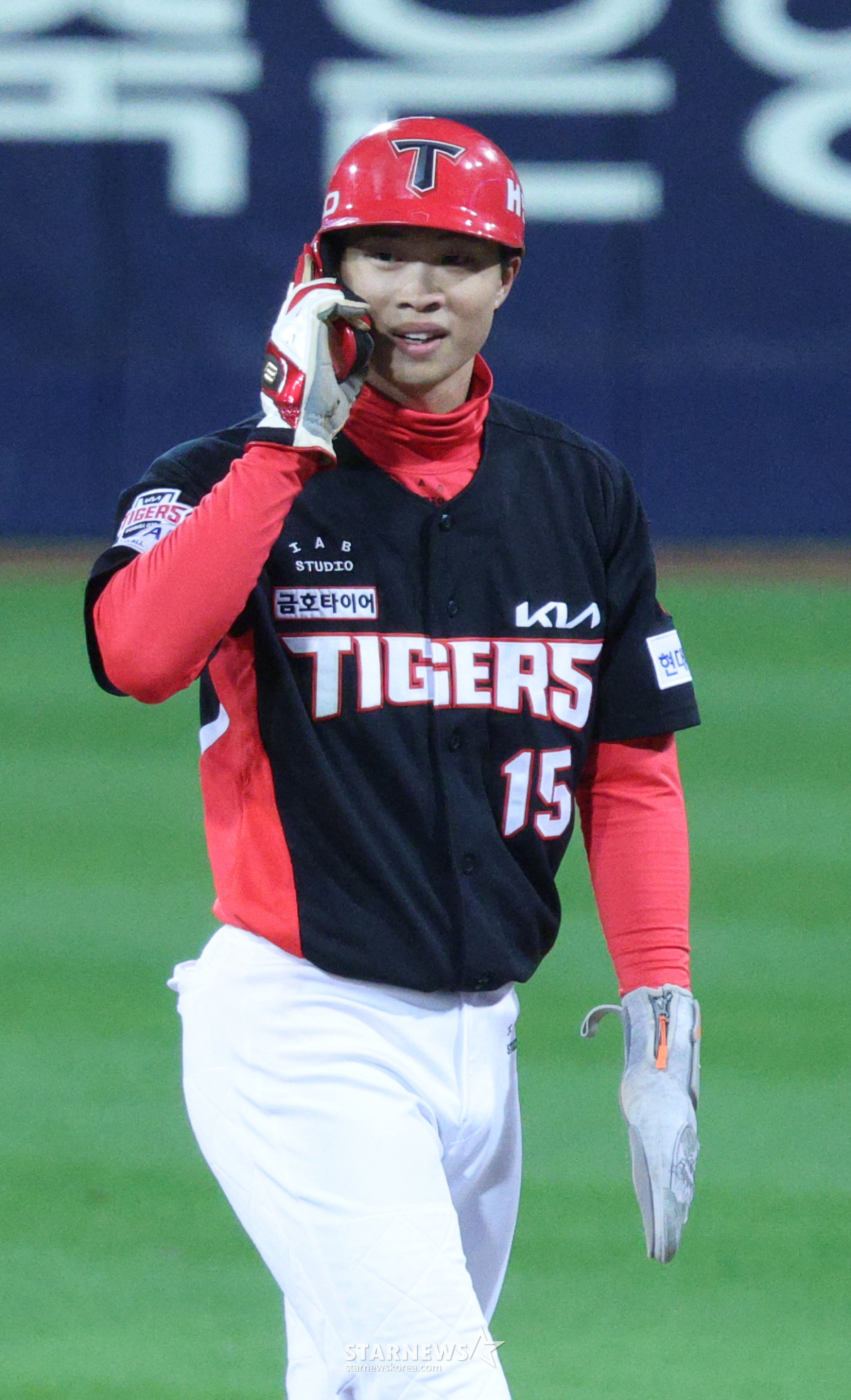 KIA Tigers Veteran Lee Sung-bum Voices Support for Rookie Park Jae-hyun in KBO Postseason