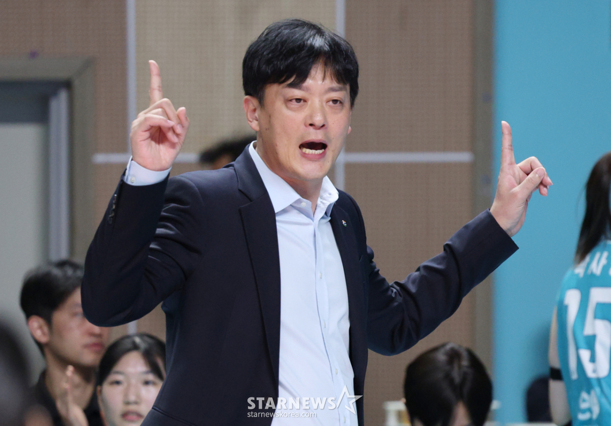 [포토] 이영택 감독 '하나 남았다'
