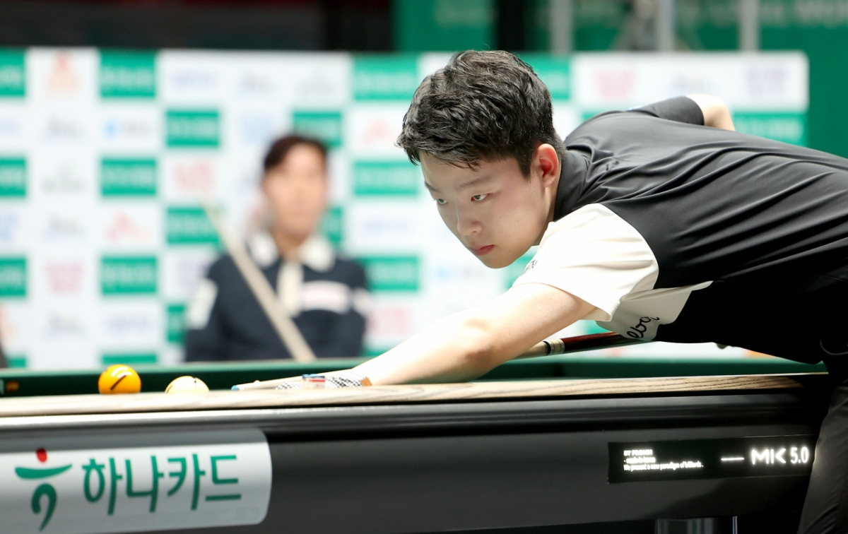 2026 월드챔피언십 당구대 옆의 김영원