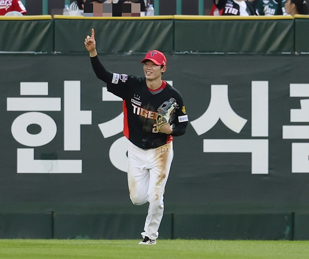 "인생 최고의 수비" 네일이 극찬한 슈퍼캐치+더블아웃, "쉬운 타구아니지만, 전문 외야수니까" KIA 김호령의 책임감