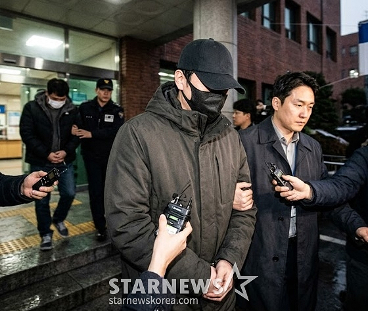 '예능 출연' 테니스 코치, 성관계 영상 무단 유포→검찰 송치