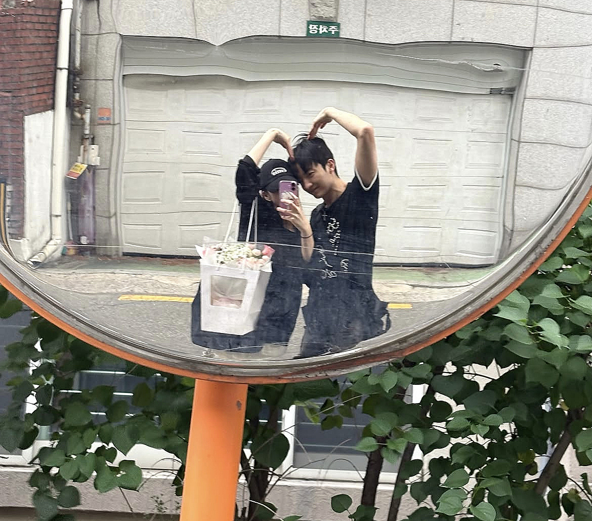 바타 이어 지예은도..♥럽스타그램, 다정한 하트 셀카