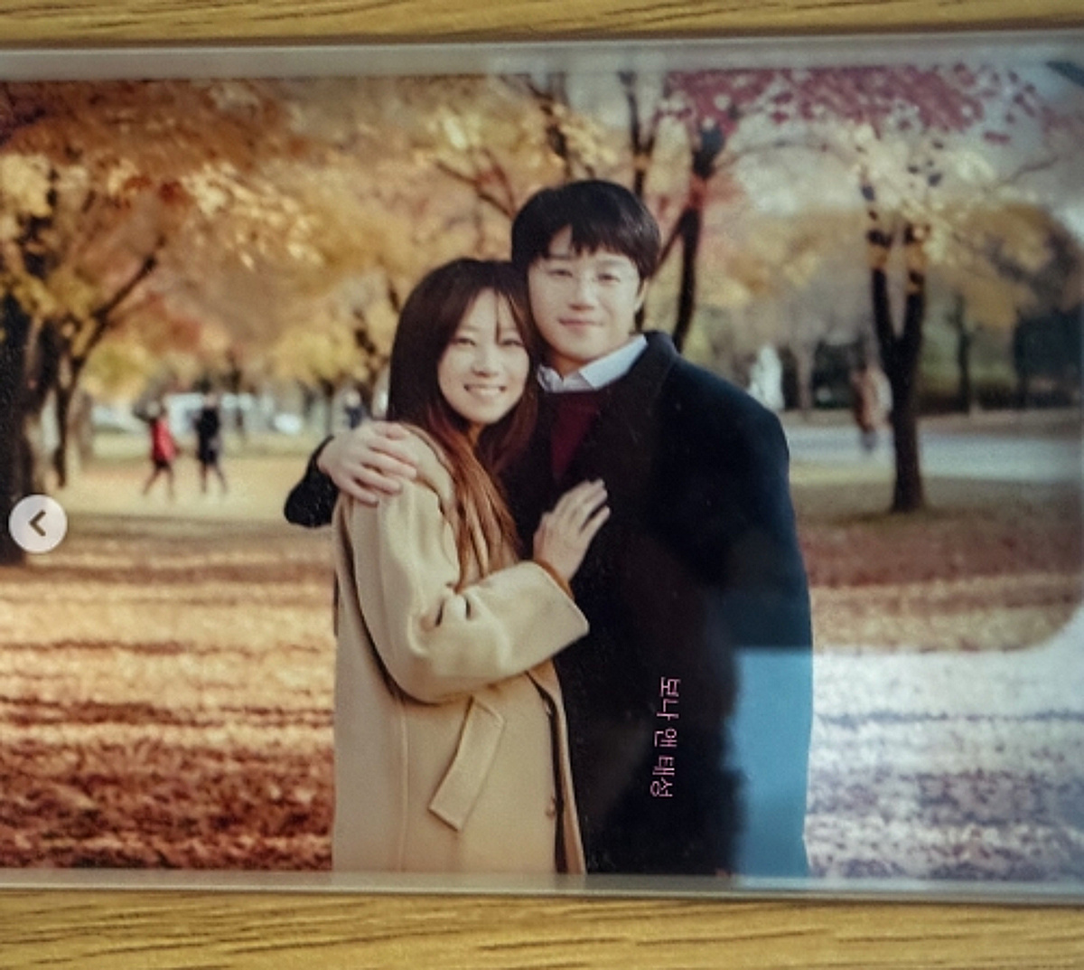 '유부녀' 공효진, 연하 남편과 다정하게 끌어 안고 '다정'.."'유부녀 킬러'세계관으로"
