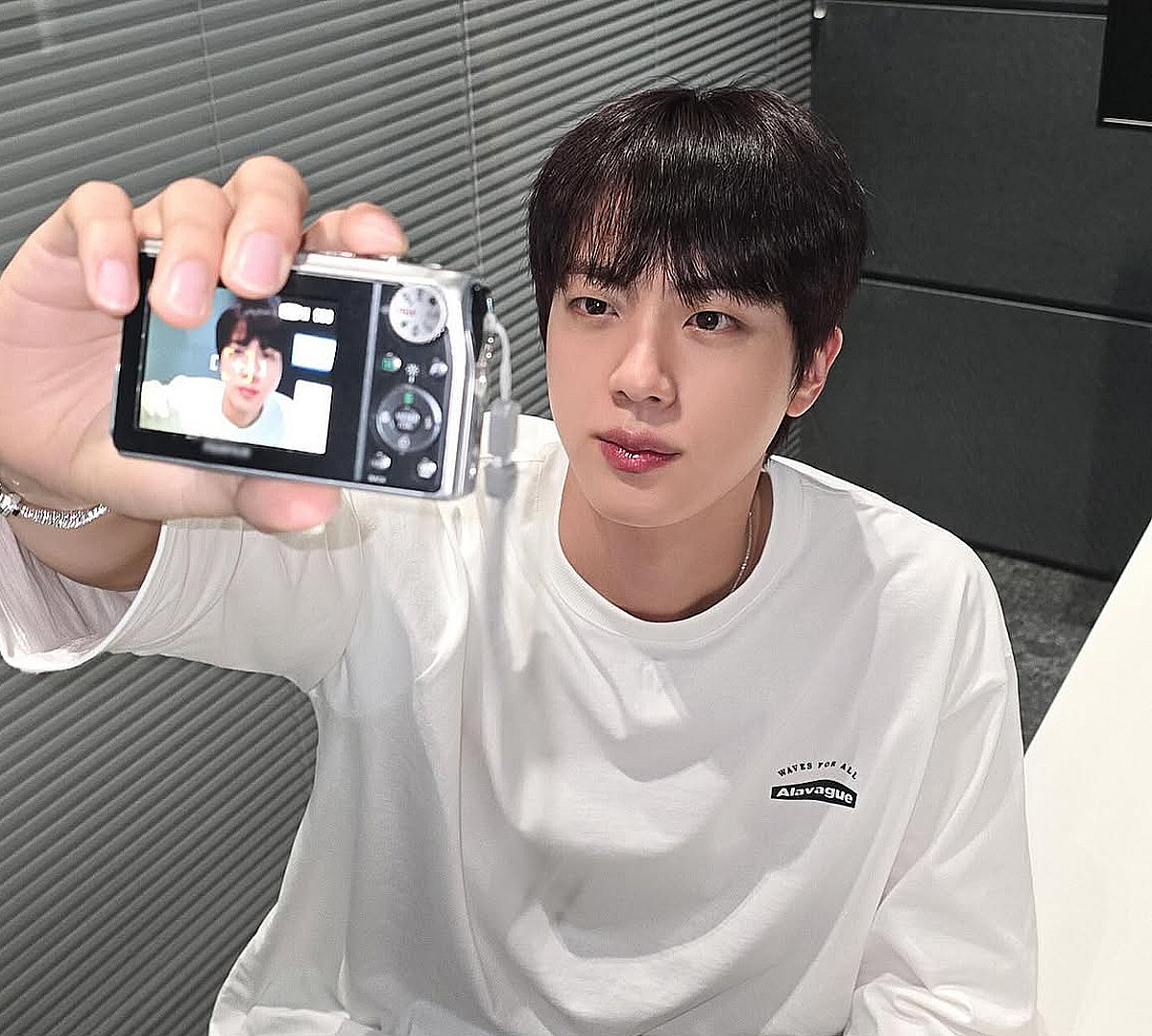 '글로벌 아이콘' 방탄소년단 진, 맥주 광고계 블루칩! 맥주 광고에 어울리는 스타 1위