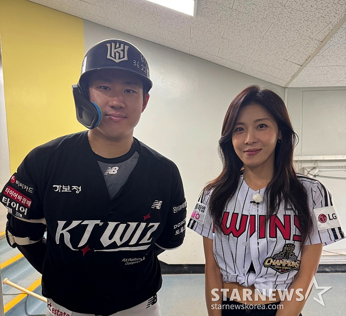 "시구 일부러 맞았어요... 초등학교 때부터 좋아해서" 결승포 KT 최원준, 하지원 광팬 자처했다 [잠실 현장]