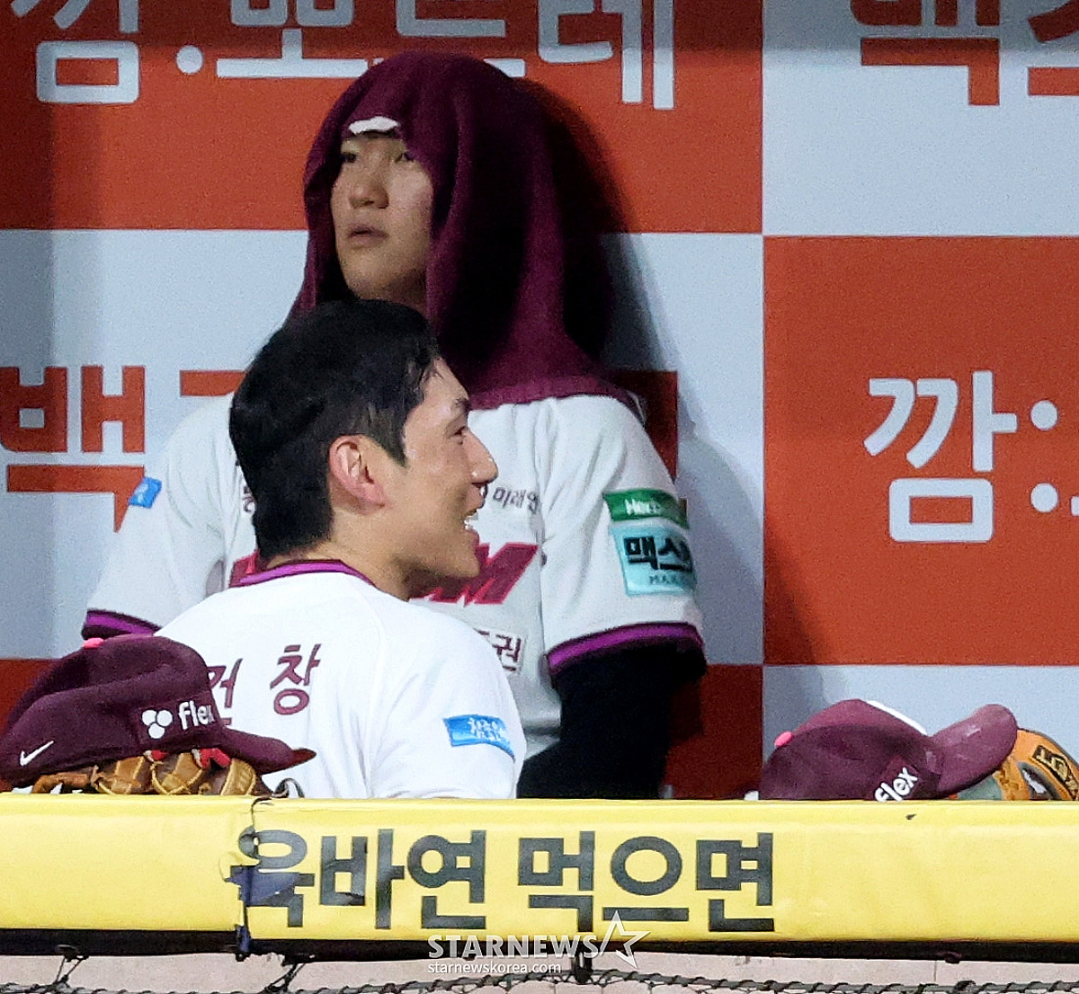 [한번에쓱]1호홈런 신고한 서건창 '안우진 등 선수들은 무관심'