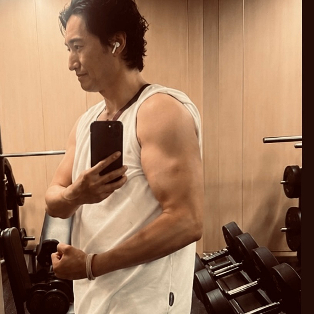신현준, 50대 안 믿기는 터질 듯한 팔뚝..♥띠동갑 연하 아내도 놀랐다
