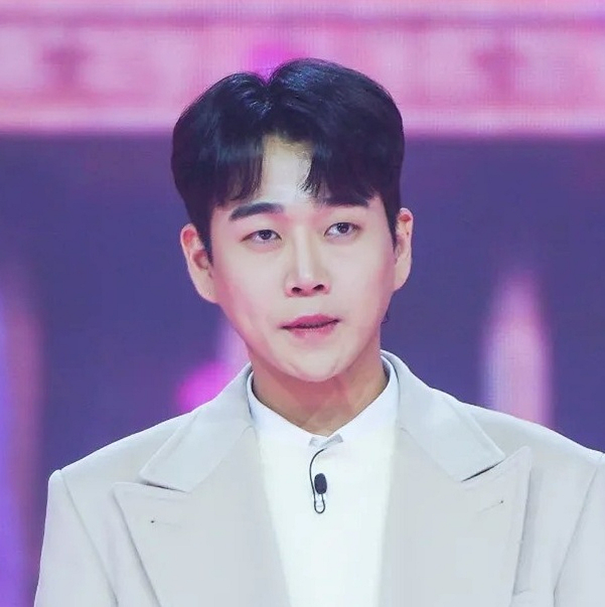 종편도 하차시킨 '상해 전과자', 공영방송 KBS가 품었다.." 황영웅, 내부 검토 거쳐 '사랑이 온다' OST 가창" [공식]