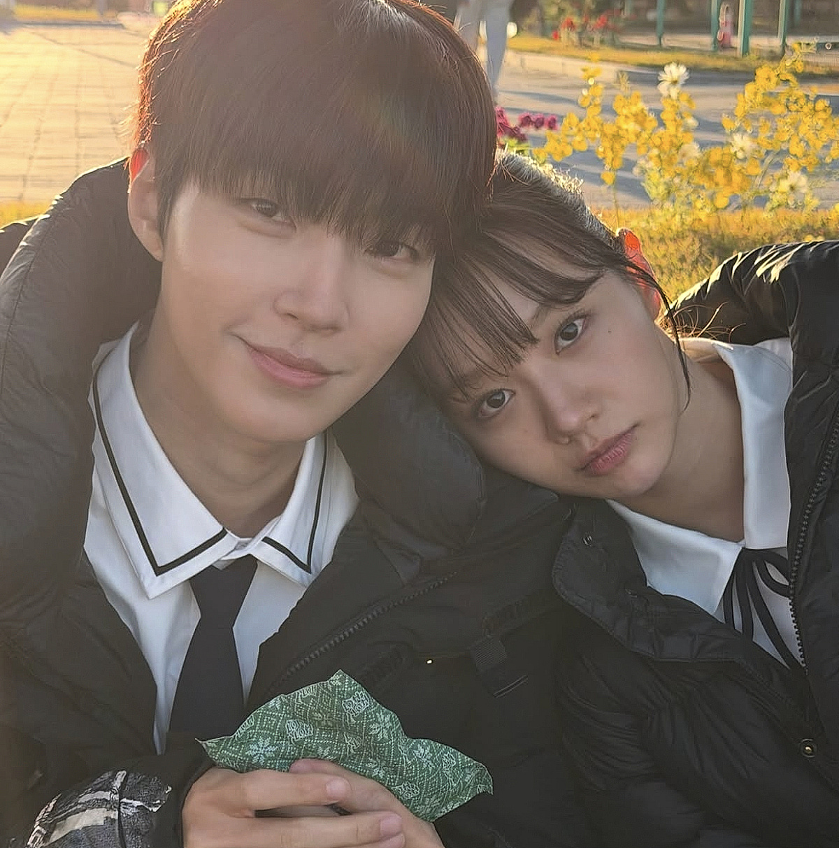 혜리♥황인엽, 교복 입고 바닷가 데이트? 설렘 가득 투샷