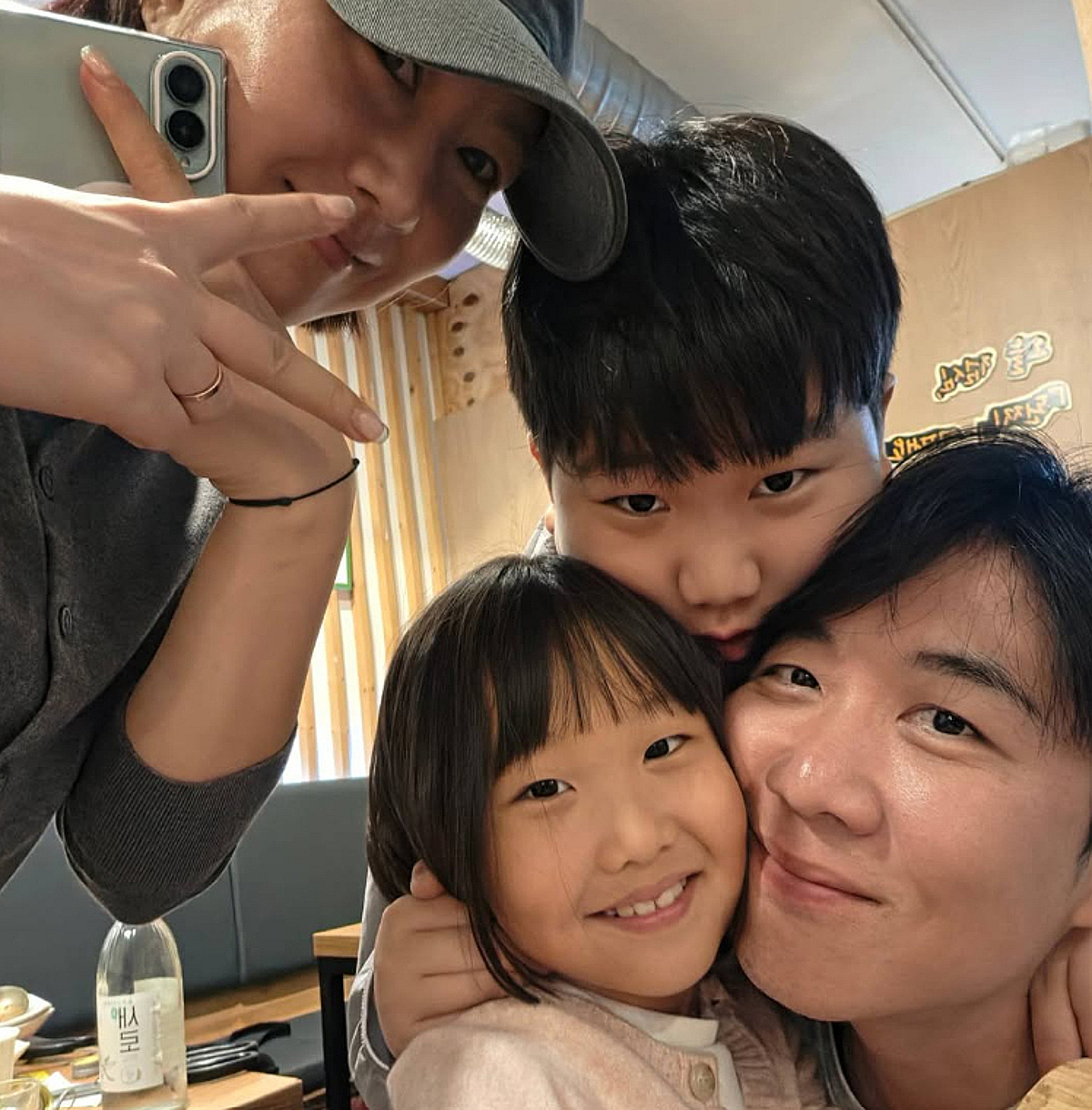 "집 공사 중" 도경완♥장윤정, 삼겹살 데이트..두 아이와 외식 근황
