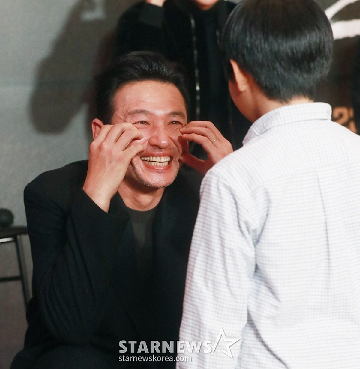 "적당히 해라" 황정민 스토킹 공방 점입가경..20년 팬 등판 [스타이슈]
