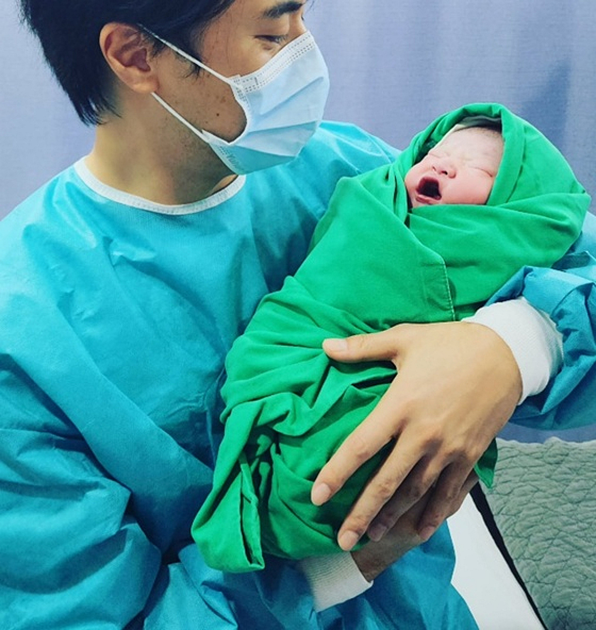 윤주만, "4.3kg" 우량아 품에 안았다..오늘(19일) 둘째 득남